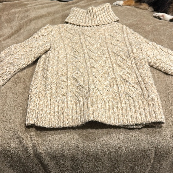 Banana Republic fisher cable knit turtleneck in oatmeal. XS - Picture 1 of 4